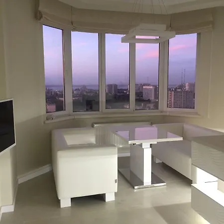 On Seredn'ofontans'ka 19b Apartment